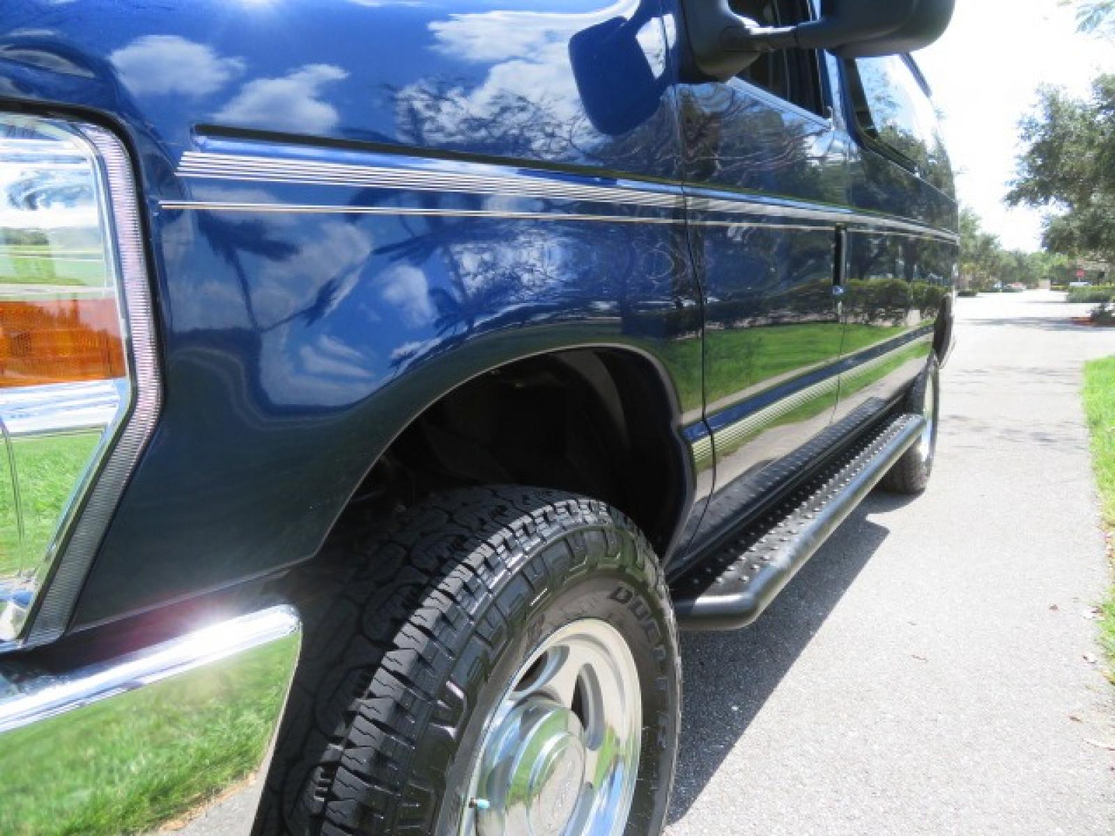2011 Dark Blue /Gray Ford E-Series Wagon E-350 XLT Super Duty (1FBNE3BS4BD) with an 6.8L V10 SOHC 20V engine, located at 4301 Oak Circle #19, Boca Raton, FL, 33431, (954) 561-2499, 26.388861, -80.084038 - Photo #37